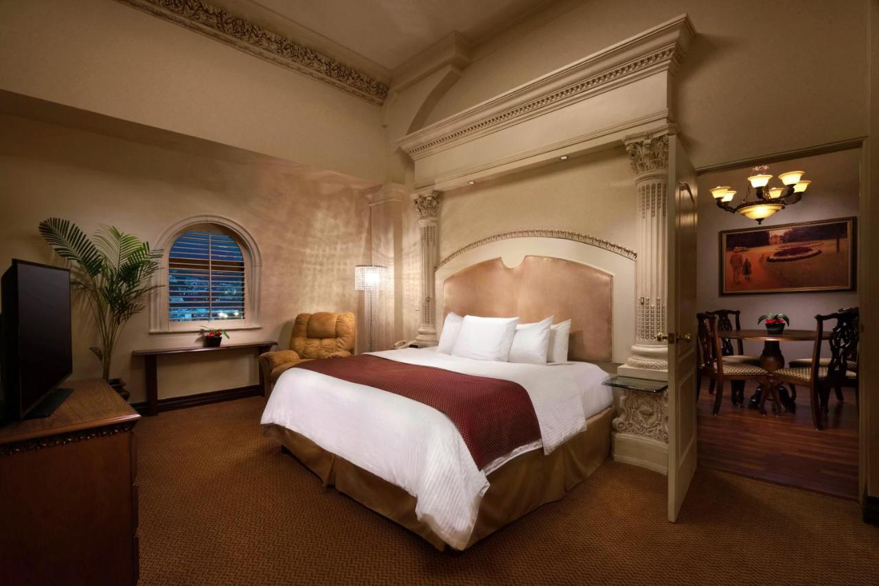Safi Royal Luxury Valle San Pedro Garza Garcia Eksteriør billede A guest room at the Wynn