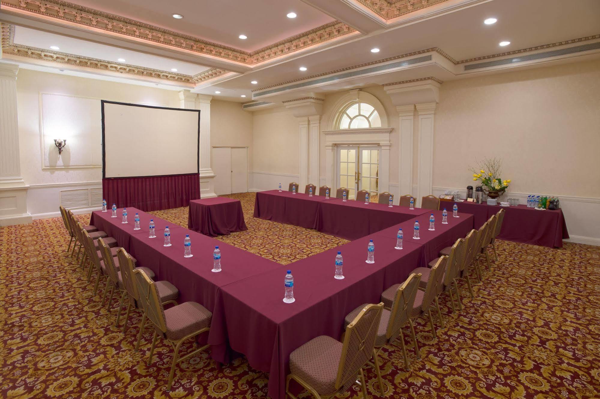 Safi Royal Luxury Valle San Pedro Garza Garcia Eksteriør billede U-shaped table layout